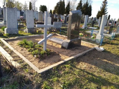 Благоустройство могилы ветерана  Великой Отечественной войны в преддверии 75-летия Дня Победы