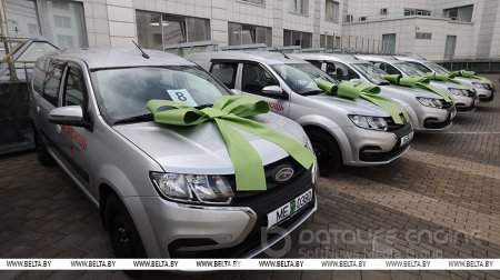 Автопарк Молодечненской ЦРБ пополнился новым автомобилем от Беларусбанка