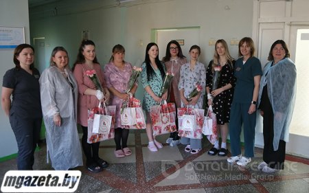 В Молодечненском родильном доме поздравили мам, родивших в День матери